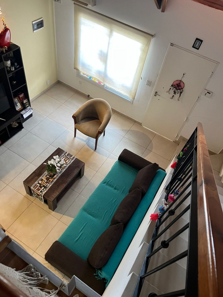 Chalet desarrollado en dos plantas  amplio parque con piscina climatizada Castelar N.