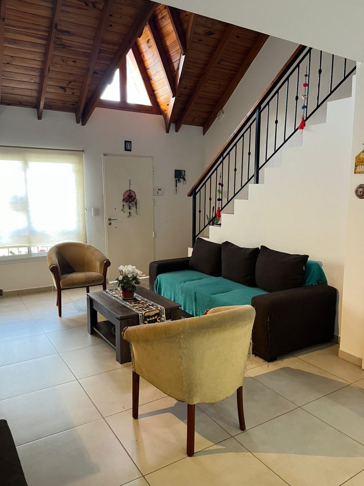 Chalet desarrollado en dos plantas  amplio parque con piscina climatizada Castelar N.