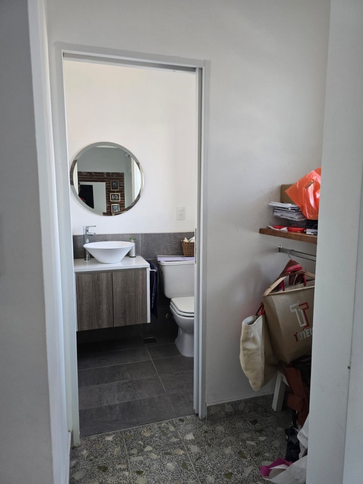 Dto. 3 ambientes con quincho con parrilla y terraza , excelente estado y ubicacion