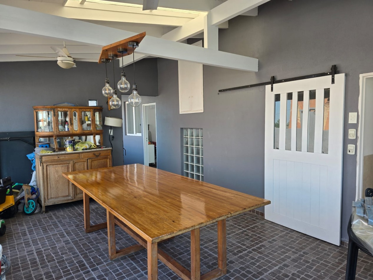 Dto. 3 ambientes con quincho con parrilla y terraza , excelente estado y ubicacion